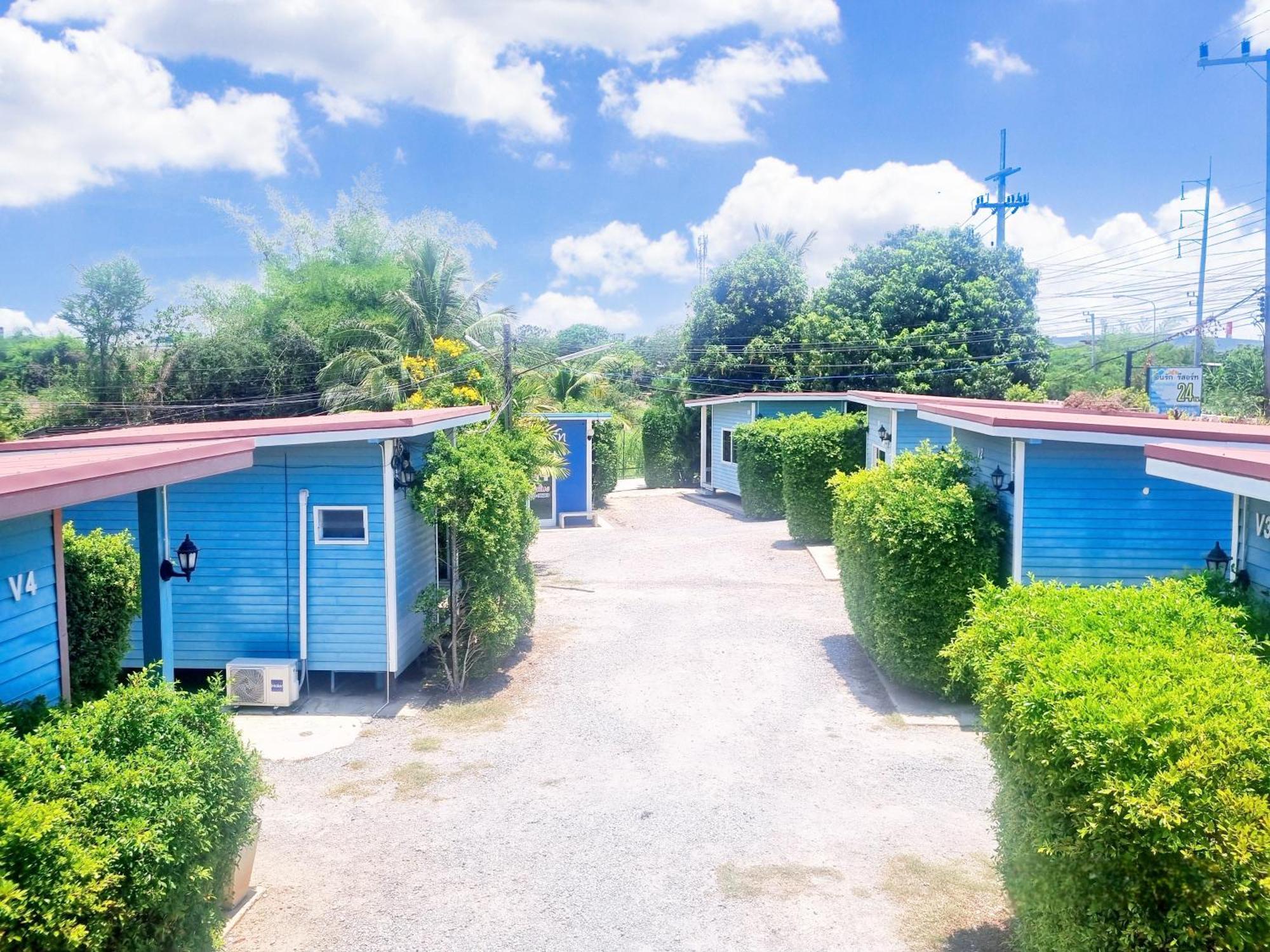 In Love Resort Chainat Luaran gambar