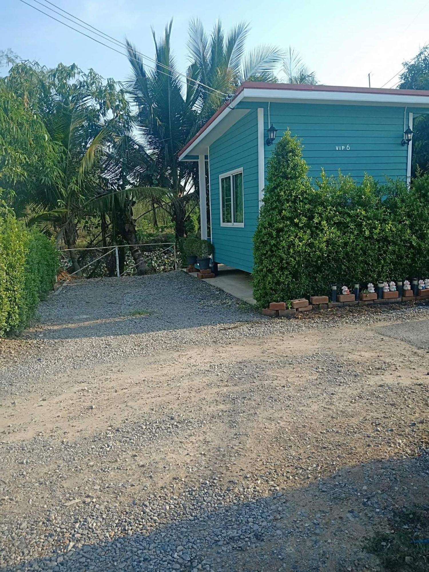 In Love Resort Chainat Luaran gambar
